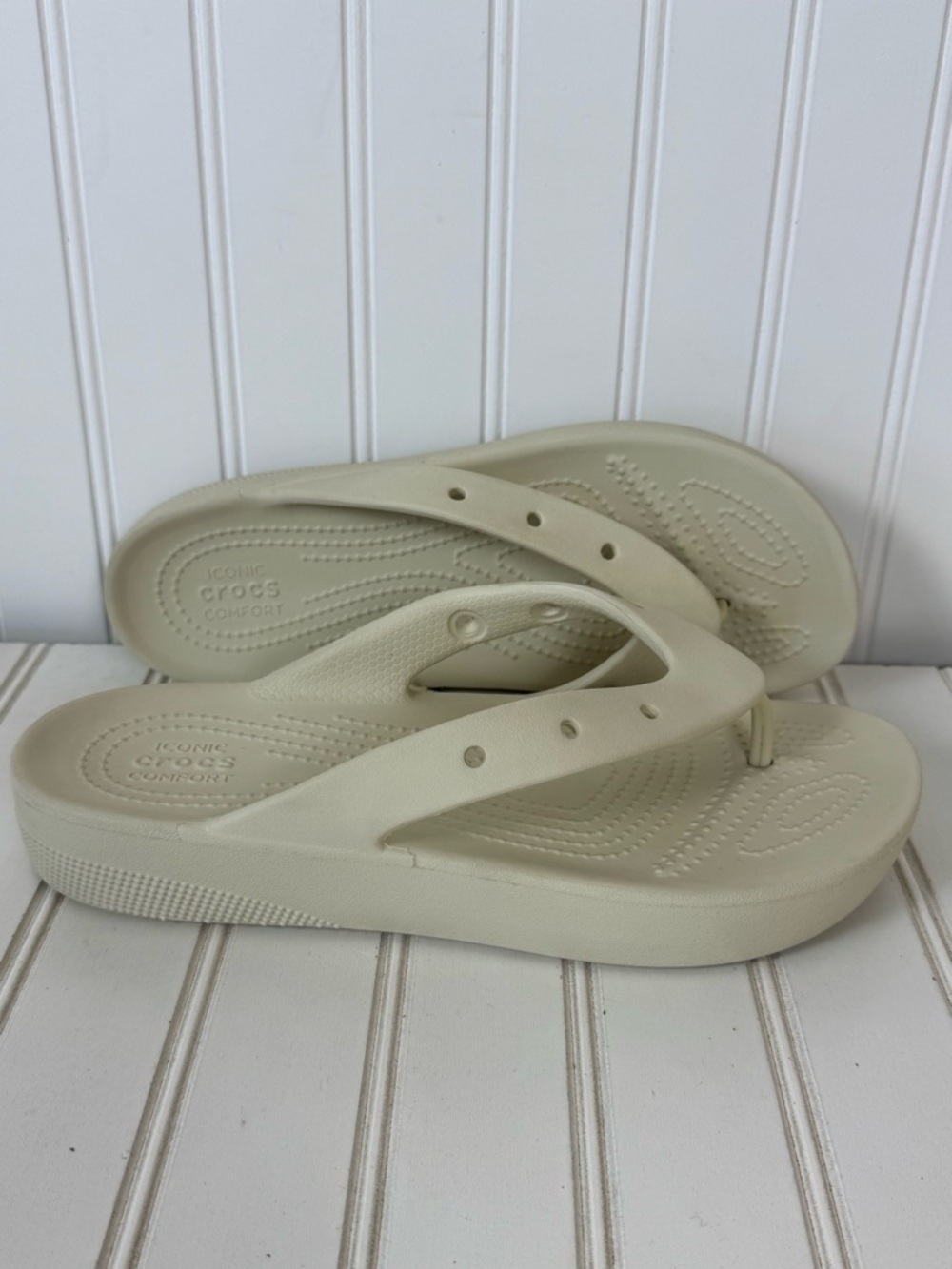 Crocs Classic Platform Flip Flop Sandals Women W9 Bone Off White Beach‎ Vacation